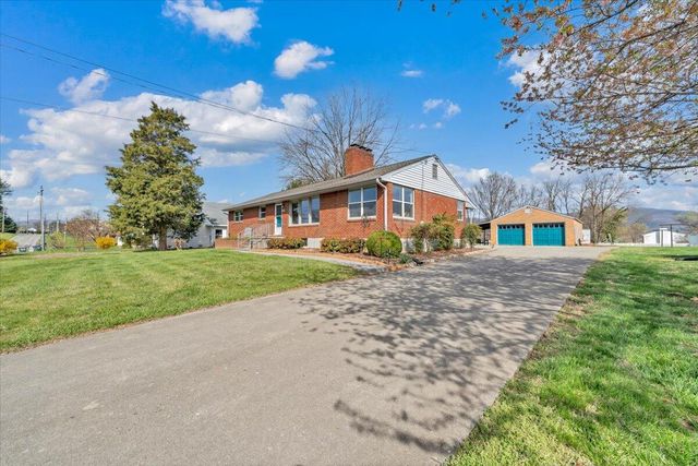 1311 Penley BLVD, Salem, VA 24153