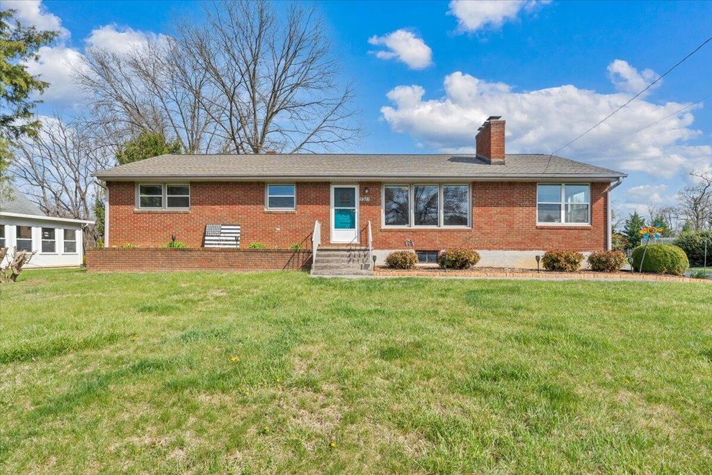 1311 Penley BLVD, Salem, VA 24153