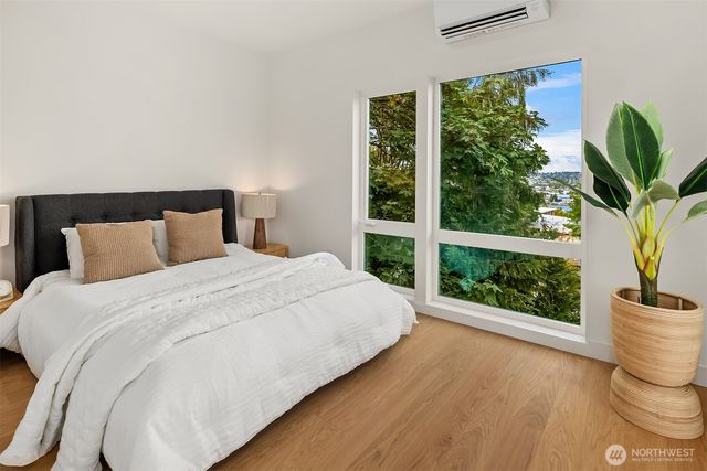 530 W Barrett Street, Seattle, WA 98119