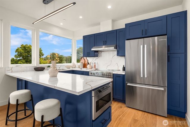 530 W Barrett Street, Seattle, WA 98119