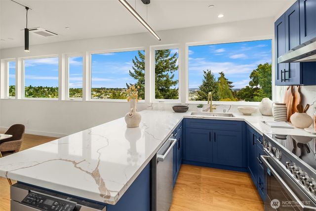530 W Barrett Street, Seattle, WA 98119