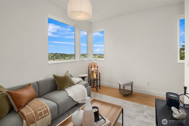 530 W Barrett Street, Seattle, WA 98119