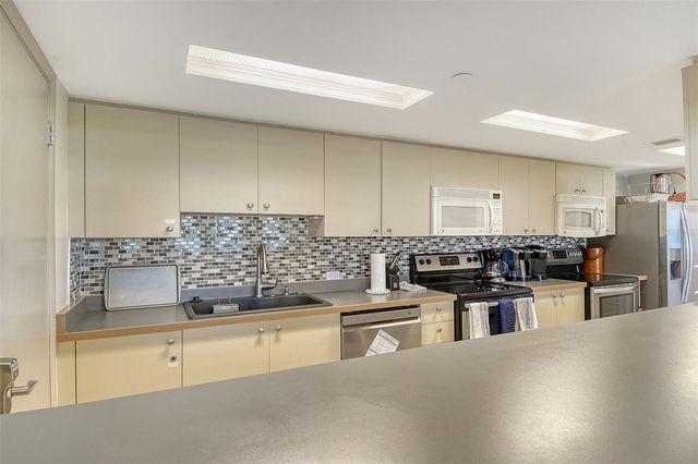1000 LONGBOAT CLUB ROAD 304, Longboat Key, FL 34228