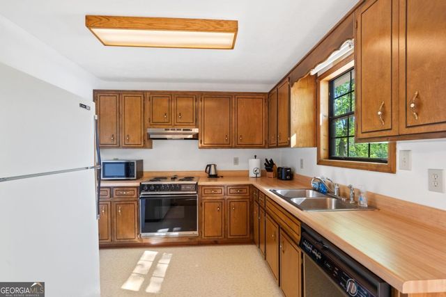 184 Crooked Creek Bay Road, Eatonton, GA 31024