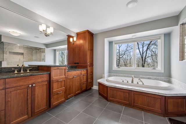 18650 Verna Lane, Prior Lake, MN 55372