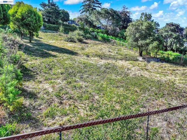3144 Courtland, Oakland, CA 94619