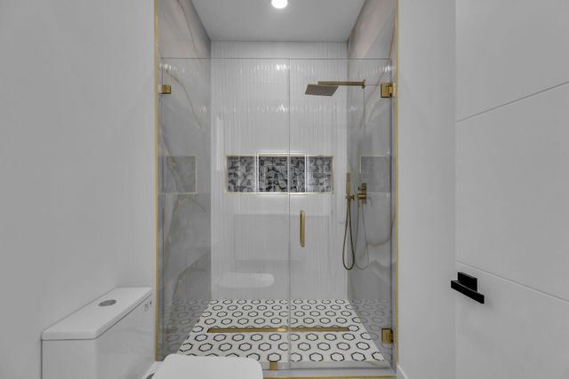 46 Transylvania Avenue, Key Largo, FL 33037