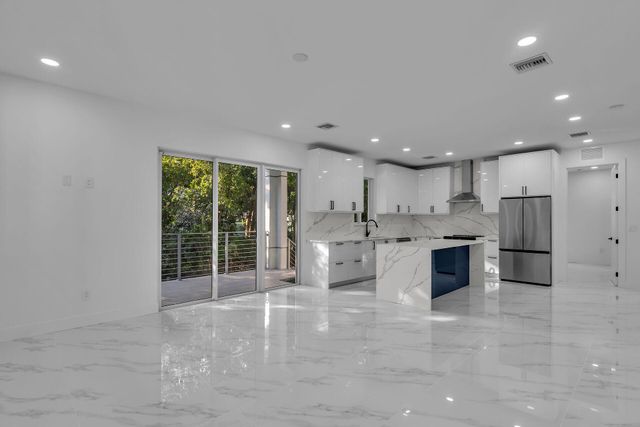 46 Transylvania Avenue, Key Largo, FL 33037