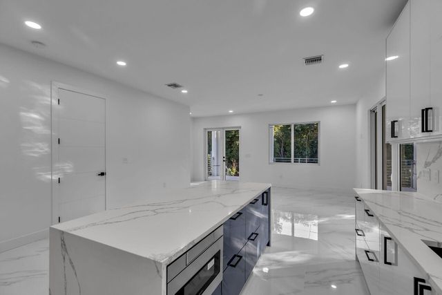 46 Transylvania Avenue, Key Largo, FL 33037