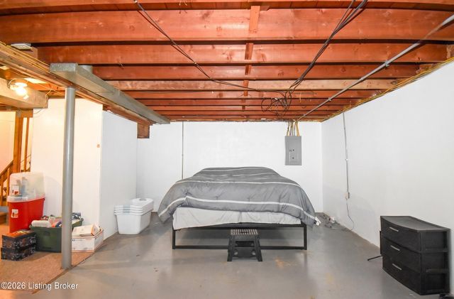 5809 Maryman Rd, Louisville, KY 40258