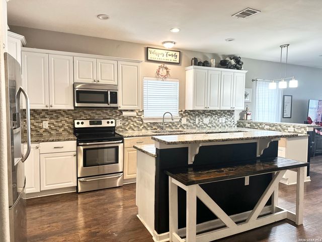 542 Sanches, Pleasanton, TX 78064