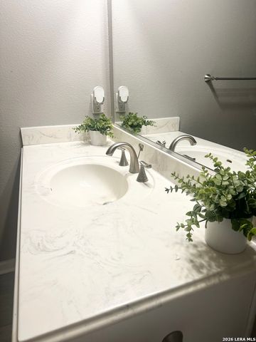 542 Sanches, Pleasanton, TX 78064