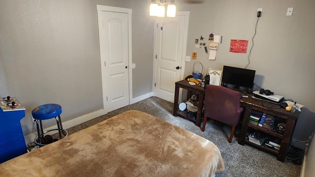 1019 E Daniels Street, Aurora, MO 65605