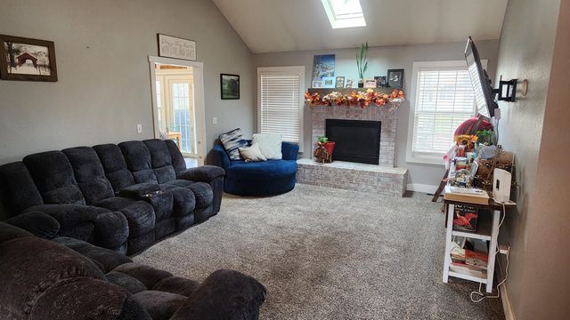 1019 E Daniels Street, Aurora, MO 65605