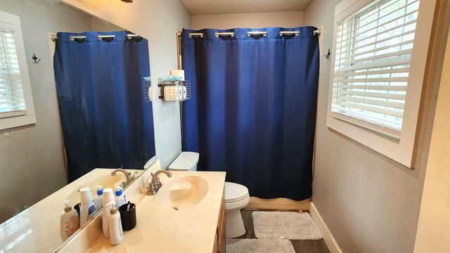 1019 E Daniels Street, Aurora, MO 65605