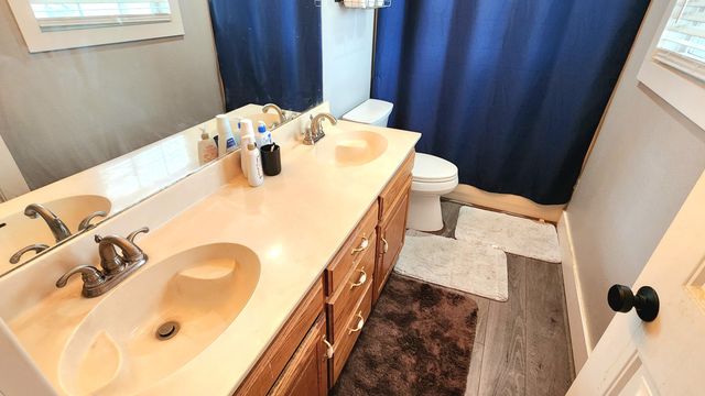 1019 E Daniels Street, Aurora, MO 65605