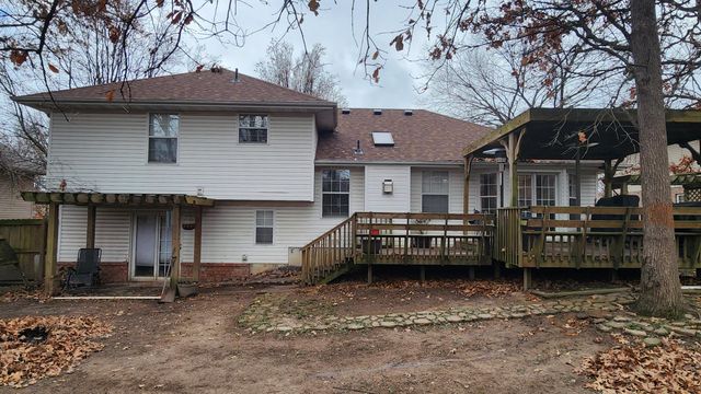 1019 E Daniels Street, Aurora, MO 65605