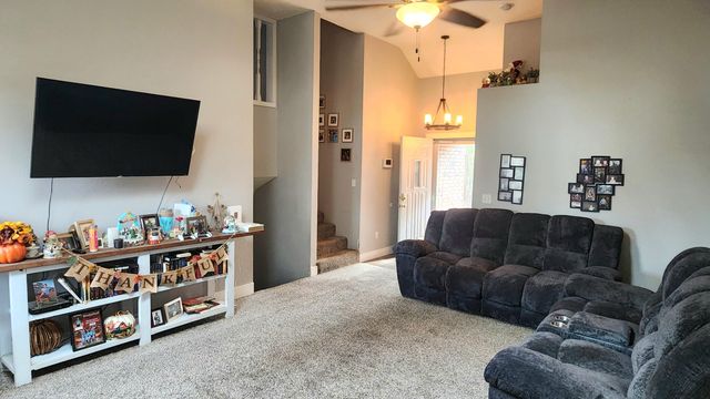 1019 E Daniels Street, Aurora, MO 65605