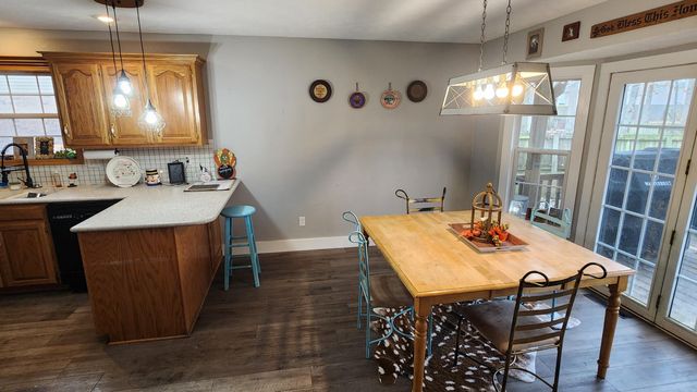 1019 E Daniels Street, Aurora, MO 65605