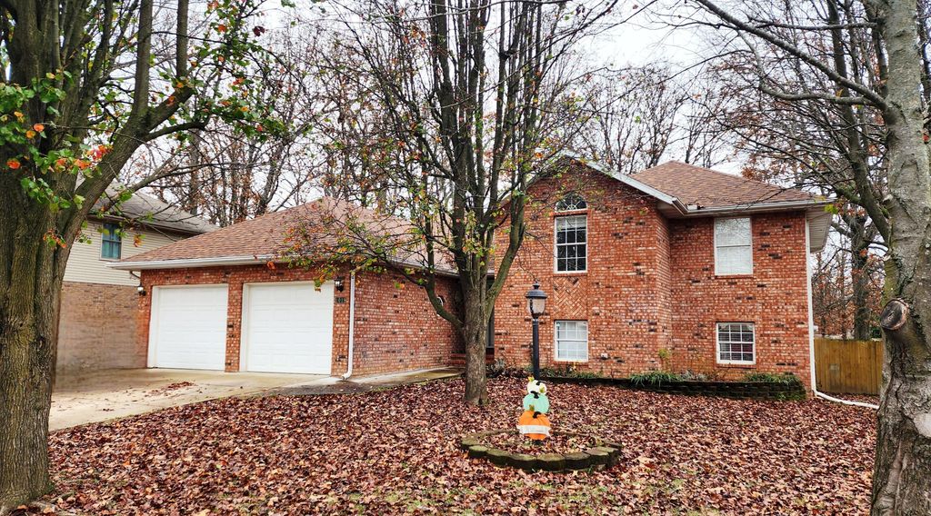 1019 E Daniels Street, Aurora, MO 65605