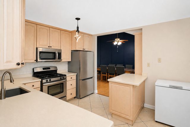 309 S Cross Trail, Mchenry, IL 60050