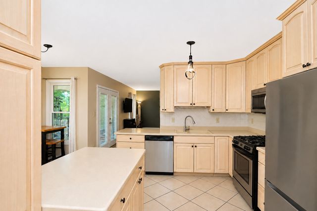 309 S Cross Trail, Mchenry, IL 60050