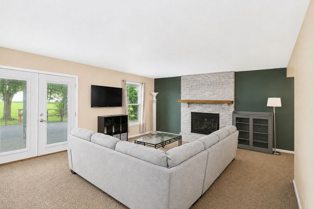 309 S Cross Trail, Mchenry, IL 60050