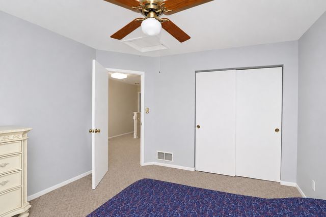 309 S Cross Trail, Mchenry, IL 60050