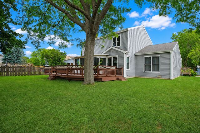 309 S Cross Trail, Mchenry, IL 60050