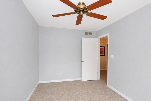 309 S Cross Trail, Mchenry, IL 60050