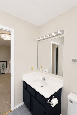 309 S Cross Trail, Mchenry, IL 60050