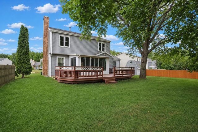 309 S Cross Trail, Mchenry, IL 60050