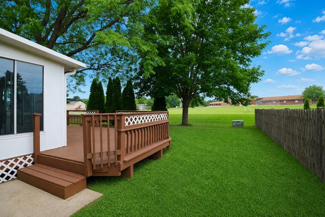 309 S Cross Trail, Mchenry, IL 60050