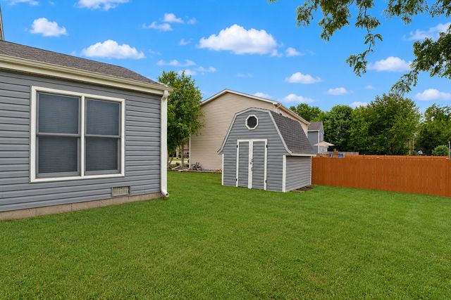 309 S Cross Trail, Mchenry, IL 60050