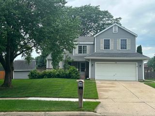 309 S Cross Trail, Mchenry, IL 60050