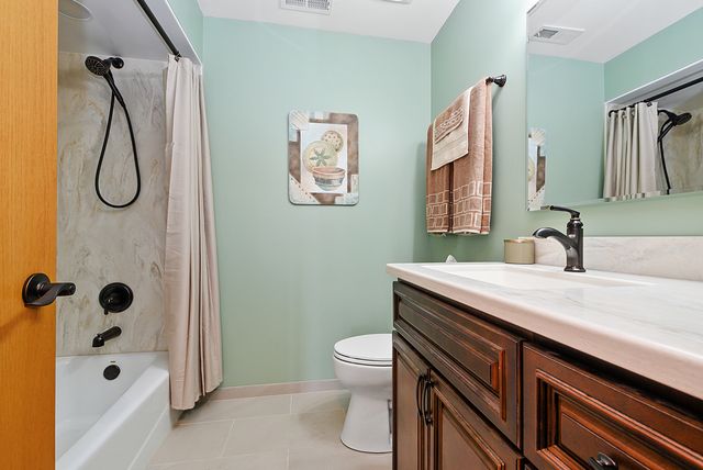 19 Saint Moritz Drive 201, Palos Park, IL 60464