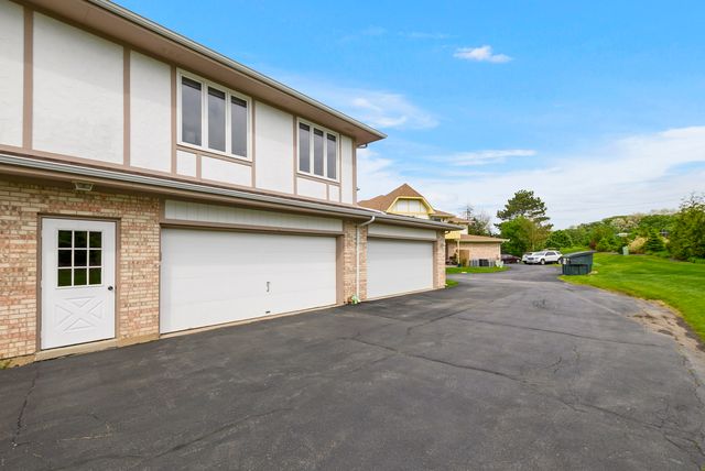 19 Saint Moritz Drive 201, Palos Park, IL 60464