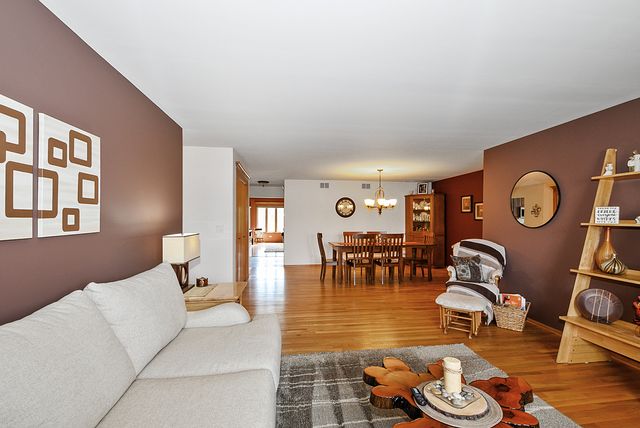 19 Saint Moritz Drive 201, Palos Park, IL 60464