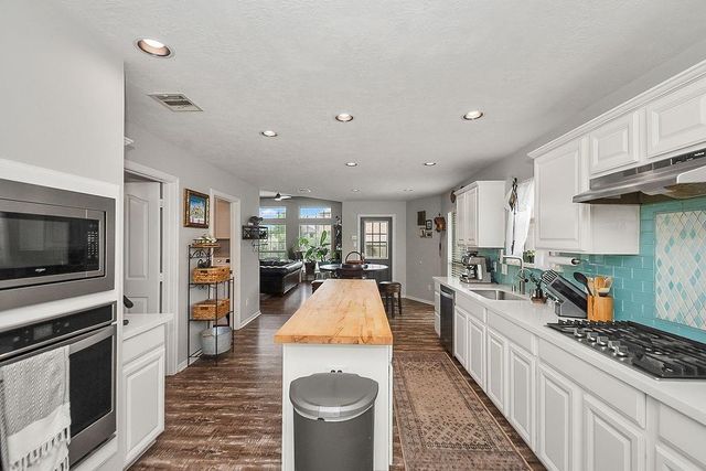 2023 Sedona Drive, League City, TX 77573