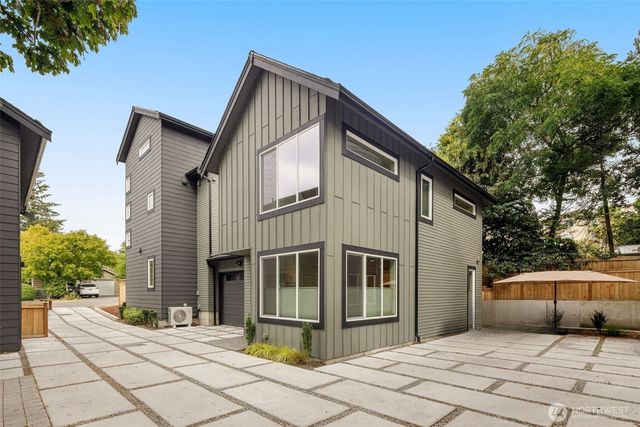 115 B N 105th Street, Seattle, WA 98133