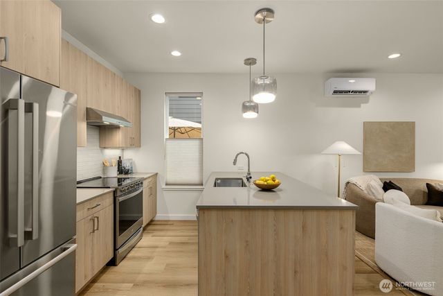 115 B N 105th Street, Seattle, WA 98133