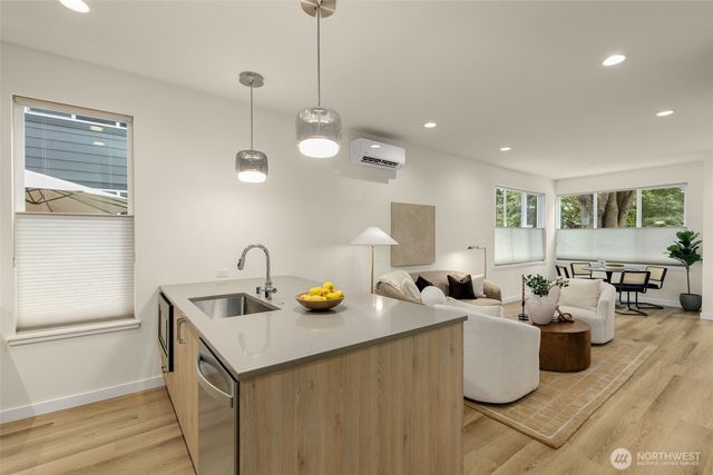 115 B N 105th Street, Seattle, WA 98133