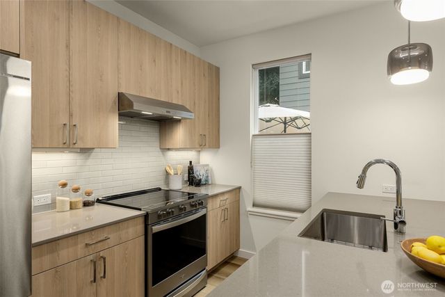 115 B N 105th Street, Seattle, WA 98133
