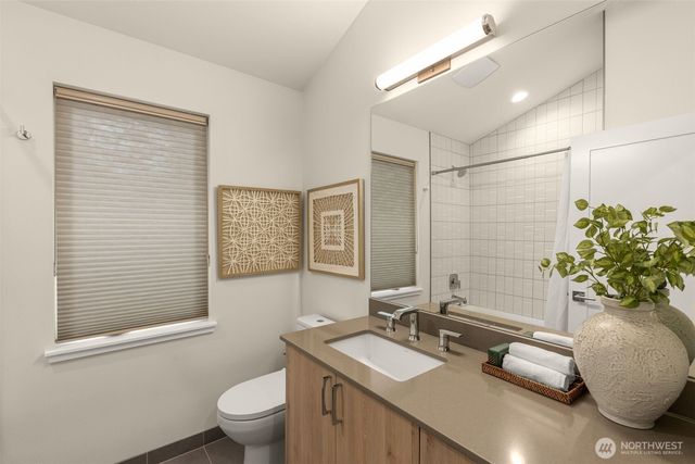 115 B N 105th Street, Seattle, WA 98133