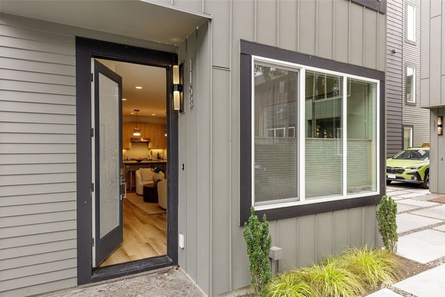 115 B N 105th Street, Seattle, WA 98133