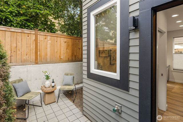 115 B N 105th Street, Seattle, WA 98133