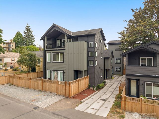 115 B N 105th Street, Seattle, WA 98133