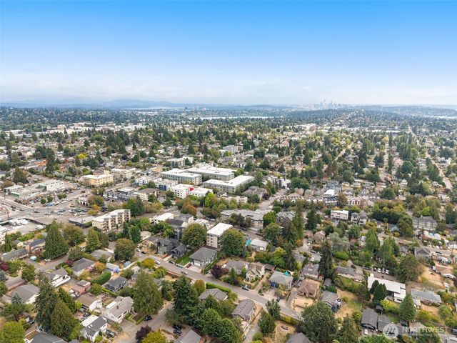 115 B N 105th Street, Seattle, WA 98133