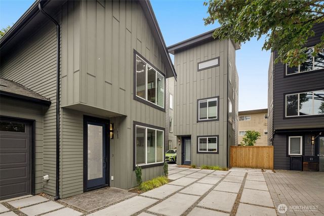 115 B N 105th Street, Seattle, WA 98133