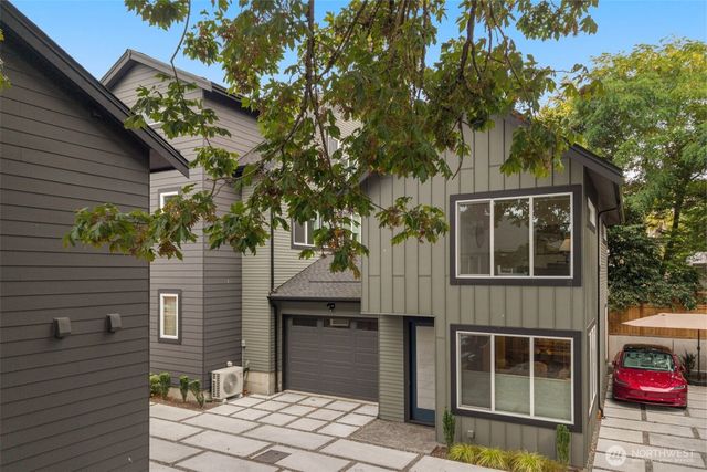 115 B N 105th Street, Seattle, WA 98133
